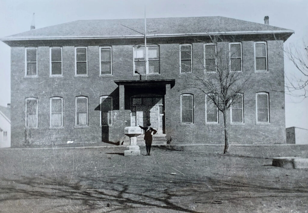 1907 school glen mall