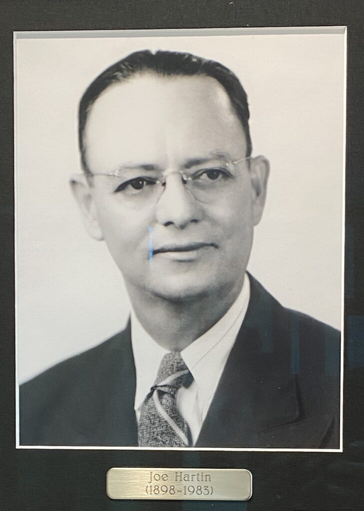 Tuttle Pioneers: hartin
