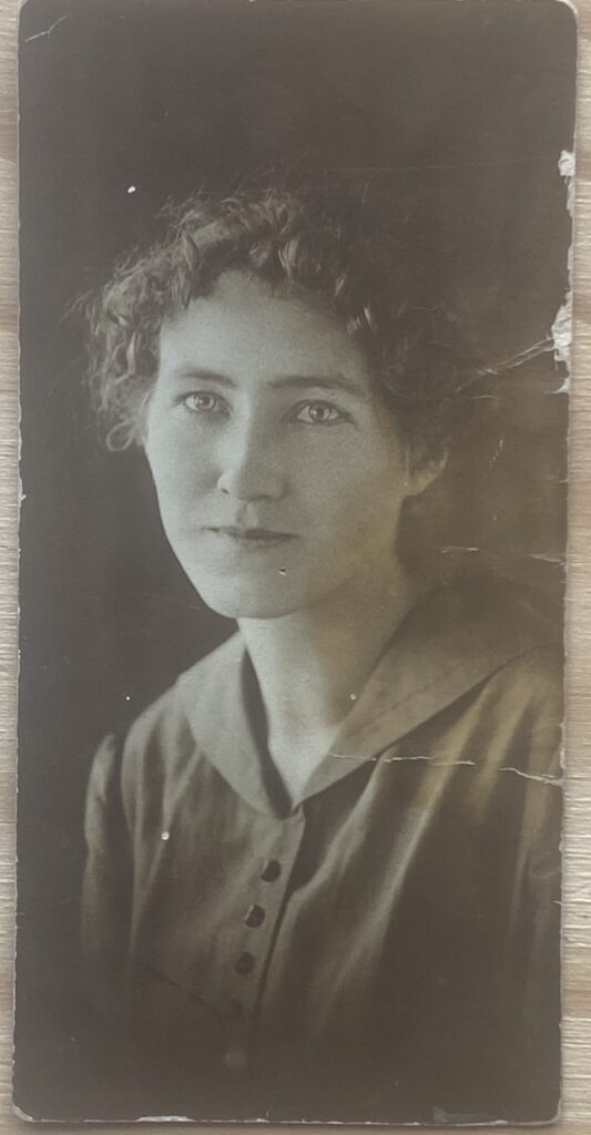 Henry & Helen Tracy: Tuttle Teaching Legacy Young Helen Seaver Tracy 1894-1991